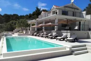 Seaside apartments with a swimming pool Mudri Dolac, Hvar - 4050 - Vrbanj