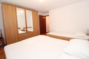 Apartments by the sea Mandre, Pag - 4084