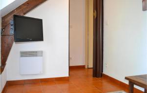 Gorgeous Apartment In Vitrac With Wifi