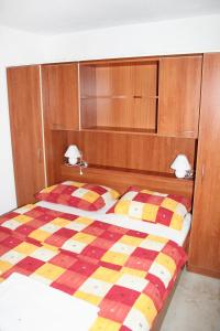 Apartments with swimming pool Caska, Pag - 4109