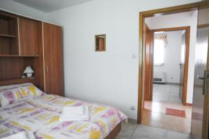Apartments with swimming pool Caska, Pag - 4109