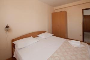 Apartments by the sea Bilo, Primosten - 4191