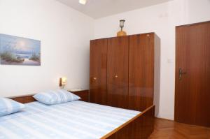 Apartments by the sea Bilo, Primosten - 4208