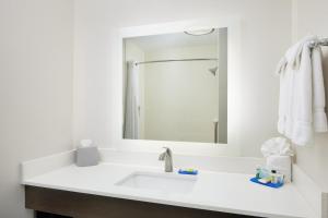 Standard King Room room in Holiday Inn Express & Suites - Valdosta an IHG Hotel