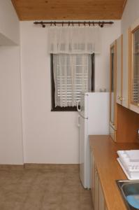 Apartments by the sea Sepurine, Prvic - 4238