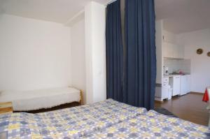 Apartments with parking space Brodarica, Sibenik - 4239