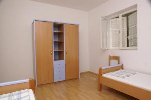 Apartments with a parking space Primosten - 4268