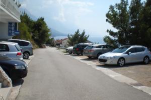 Apartments with a parking space Pisak, Omis - 4281