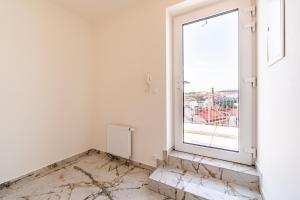 Penthouse # 81 with panoramic city view in Elite Rezidence with free parking