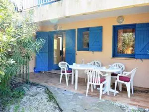 Appartement 2 pièces cabine, 6 couchages, avec piscine et terrasse ensoleillée au Lavandou - FR-1-251-235 - Aigue-Belle
