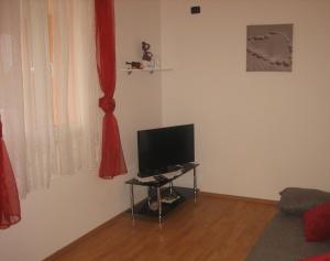 Family-friendly apartments with swimming pool Dvornica, Rogoznica - 11470