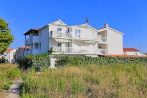 Apartments by the sea Rogoznica - 4162