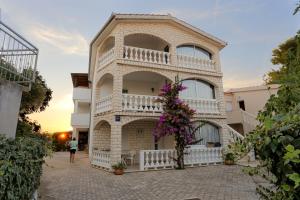 Apartments by the sea Rogoznica - 4162