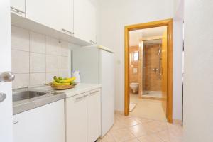 Apartments by the sea Rogoznica - 4162