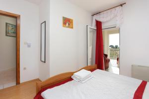 Apartments by the sea Rogoznica - 4162