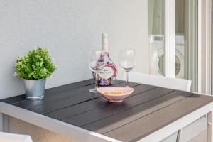 Central Station Apt with parking