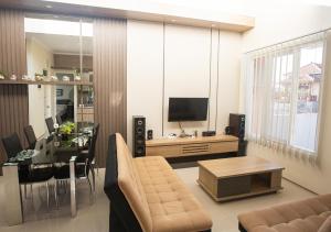 Biệt Thự 4 Phòng Ngủ (Four-Bedroom Villa)