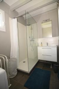 Appartements Les Pins Maison Vue sur Mer : photos des chambres