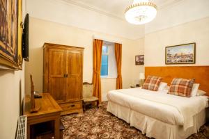 One Bedroom Apartment with Sea View room in The Town House