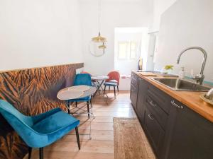 Via Vittoria Quattro