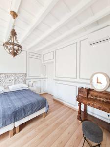 Via Vittoria Quattro