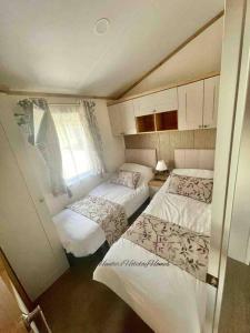 Hartland Lodge - White Cross Bay Holiday Park