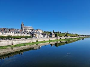 Le Saint Jean et son parking privée