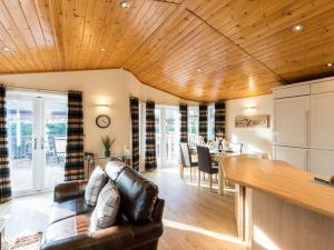 Windermere Retreat - White Cross Bay Holiday Park
