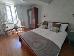 B&B / Chambres d'hotes Les Houstalous : Chambre Double avec Salle de Bains Privative