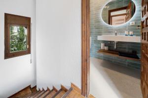 Charming Mediterranean house with private jacuzzi sea and mountain views