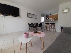 Appartements 2 Bedrooms Confortable Wifi FIBRE ALL EQUIPMENT Provided Near Airbus Alten Expleo Thales Sopra : photos des chambres