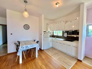 Apartment Maestral with sea view