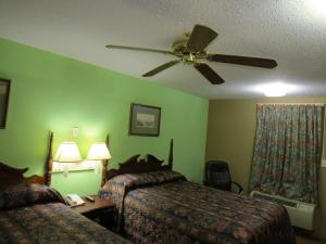 Double Room room in First Western Inn Caseyville