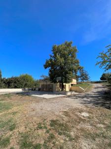 Maisons de vacances Maison spacieuse avec grand jardin et parking a 20min de Lyon : Maison 3 Chambres