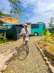 BusHotel Puerto Viejo with private Hot Tube very close to town