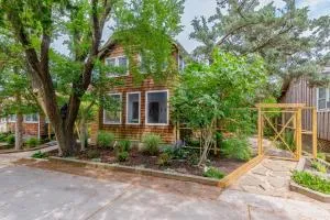 Seaclusion Gardens - Commack