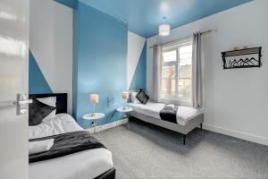 Cheerful 2 Bedroom Home, Sleeps 5 Guest Comfy, 1x Double Bed, 3x Single Beds, Free Parking, Free WiFi, Suitable For Business, Leisure Guest,Coventry, Midlands
