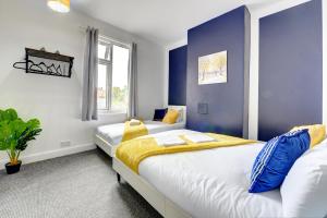 Cheerful 2 Bedroom Home, Sleeps 5 Guest Comfy, 1x Double Bed, 3x Single Beds, Free Parking, Free WiFi, Suitable For Business, Leisure Guest,Coventry, Midlands