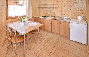 Lovely Home In Dabki, Bobolin With Wifi