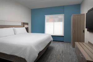 Standard Room room in Holiday Inn Express Hotel & Suites Knoxville-Clinton an IHG Hotel