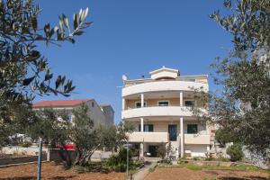Apartments by the sea Brodarica, Sibenik - 5736 