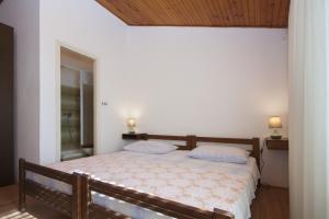 Apartments by the sea Brodarica, Sibenik - 5736