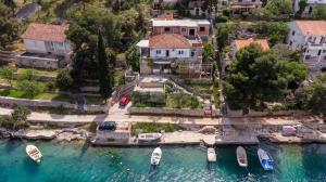 Apartments by the sea Bobovisca na Moru, Brac - 5682