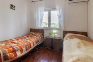 Apartments by the sea Bobovisca na Moru, Brac - 5682