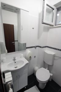 Apartments by the sea Vinjerac, Zadar - 5811