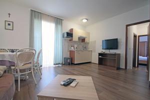 Apartments by the sea Vinjerac, Zadar - 5811