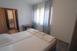 Apartments by the sea Vinjerac, Zadar - 5811