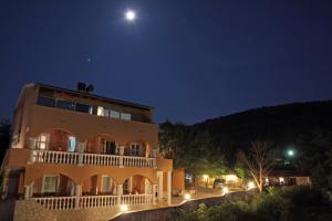 Apartments by the sea Vinjerac, Zadar - 5824 