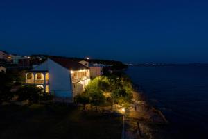 Family friendly seaside apartments Kozino, Zadar - 5756