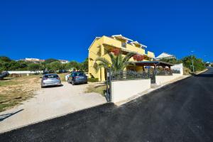 Family friendly apartments with a swimming pool Drage, Biograd 5904